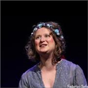 Attrice di teatro da 22 anni impartisce lezioni di Teatro individuale, Dizione o preparazione scene o monologhi per provini